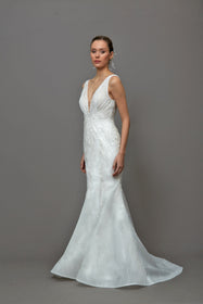 Load image into Gallery viewer, Balık gelinlik modeli kuyruklu gelinlik modeli