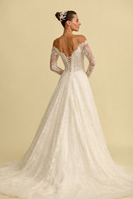 Görseli Galeri görüntüleyiciye yükleyin, Romantik tasarımı, zarif dantel detayları ve modern çizgileriyle her gelin için özel olarak tasarlanmış A kesim, prenses ve balık model gelinlik koleksiyonu.