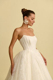 Load image into Gallery viewer, Romantik tasarımı, zarif dantel detayları ve modern çizgileriyle her gelin için özel olarak tasarlanmış A kesim, prenses ve balık model gelinlik koleksiyonu.