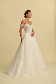 Load image into Gallery viewer, Romantik tasarımı, zarif dantel detayları ve modern çizgileriyle her gelin için özel olarak tasarlanmış A kesim, prenses ve balık model gelinlik koleksiyonu.