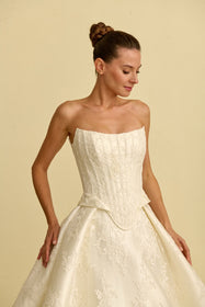 Load image into Gallery viewer, Romantik tasarımı, zarif dantel detayları ve modern çizgileriyle her gelin için özel olarak tasarlanmış A kesim, prenses ve balık model gelinlik koleksiyonu.