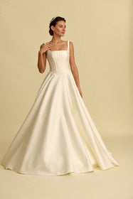 Load image into Gallery viewer, Romantik tasarımı, zarif dantel detayları ve modern çizgileriyle her gelin için özel olarak tasarlanmış A kesim, prenses ve balık model gelinlik koleksiyonu.