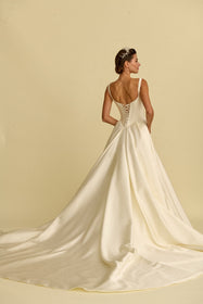 Load image into Gallery viewer, Romantik tasarımı, zarif dantel detayları ve modern çizgileriyle her gelin için özel olarak tasarlanmış A kesim, prenses ve balık model gelinlik koleksiyonu.