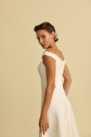 Görseli Galeri görüntüleyiciye yükleyin, Romantik tasarımı, zarif dantel detayları ve modern çizgileriyle her gelin için özel olarak tasarlanmış A kesim, prenses ve balık model gelinlik koleksiyonu.