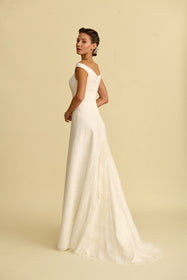 Load image into Gallery viewer, Romantik tasarımı, zarif dantel detayları ve modern çizgileriyle her gelin için özel olarak tasarlanmış A kesim, prenses ve balık model gelinlik koleksiyonu.