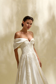 Load image into Gallery viewer, Romantik tasarımı, zarif dantel detayları ve modern çizgileriyle her gelin için özel olarak tasarlanmış A kesim, prenses ve balık model gelinlik koleksiyonu.