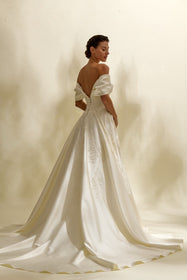 Load image into Gallery viewer, Romantik tasarımı, zarif dantel detayları ve modern çizgileriyle her gelin için özel olarak tasarlanmış A kesim, prenses ve balık model gelinlik koleksiyonu.