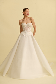 Load image into Gallery viewer, Romantik tasarımı, zarif dantel detayları ve modern çizgileriyle her gelin için özel olarak tasarlanmış A kesim, prenses ve balık model gelinlik koleksiyonu.