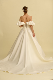 Load image into Gallery viewer, Romantik tasarımı, zarif dantel detayları ve modern çizgileriyle her gelin için özel olarak tasarlanmış A kesim, prenses ve balık model gelinlik koleksiyonu.