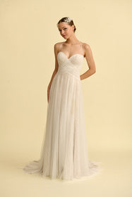 Load image into Gallery viewer, Romantik tasarımı, zarif dantel detayları ve modern çizgileriyle her gelin için özel olarak tasarlanmış A kesim, prenses ve balık model gelinlik koleksiyonu.