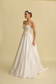 Load image into Gallery viewer, Romantik tasarımı, zarif dantel detayları ve modern çizgileriyle her gelin için özel olarak tasarlanmış A kesim, prenses ve balık model gelinlik koleksiyonu.