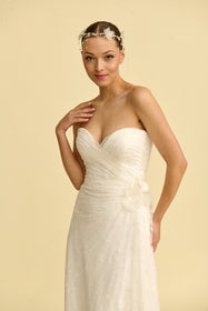 Load image into Gallery viewer, Romantik tasarımı, zarif dantel detayları ve modern çizgileriyle her gelin için özel olarak tasarlanmış A kesim, prenses ve balık model gelinlik koleksiyonu.