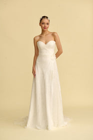 Load image into Gallery viewer, Romantik tasarımı, zarif dantel detayları ve modern çizgileriyle her gelin için özel olarak tasarlanmış A kesim, prenses ve balık model gelinlik koleksiyonu.