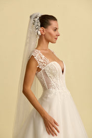 Görseli Galeri görüntüleyiciye yükleyin, Romantik tasarımı, zarif dantel detayları ve modern çizgileriyle her gelin için özel olarak tasarlanmış A kesim, prenses ve balık model gelinlik koleksiyonu.