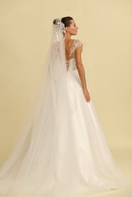 Görseli Galeri görüntüleyiciye yükleyin, Romantik tasarımı, zarif dantel detayları ve modern çizgileriyle her gelin için özel olarak tasarlanmış A kesim, prenses ve balık model gelinlik koleksiyonu.