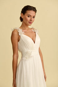 Load image into Gallery viewer, Romantik tasarımı, zarif dantel detayları ve modern çizgileriyle her gelin için özel olarak tasarlanmış A kesim, prenses ve balık model gelinlik koleksiyonu.