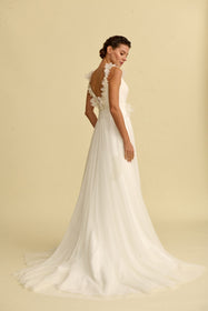 Load image into Gallery viewer, Romantik tasarımı, zarif dantel detayları ve modern çizgileriyle her gelin için özel olarak tasarlanmış A kesim, prenses ve balık model gelinlik koleksiyonu.