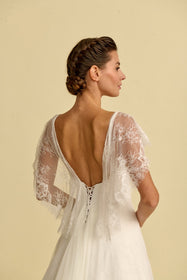 Görseli Galeri görüntüleyiciye yükleyin, Romantik tasarımı, zarif dantel detayları ve modern çizgileriyle her gelin için özel olarak tasarlanmış A kesim, prenses ve balık model gelinlik koleksiyonu.