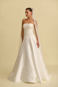 Görseli Galeri görüntüleyiciye yükleyin, Romantik tasarımı, zarif dantel detayları ve modern çizgileriyle her gelin için özel olarak tasarlanmış A kesim, prenses ve balık model gelinlik koleksiyonu.