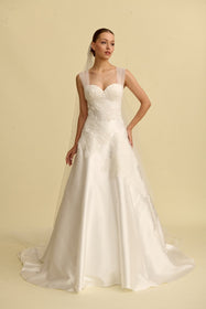 Load image into Gallery viewer, Romantik tasarımı, zarif dantel detayları ve modern çizgileriyle her gelin için özel olarak tasarlanmış A kesim, prenses ve balık model gelinlik koleksiyonu.