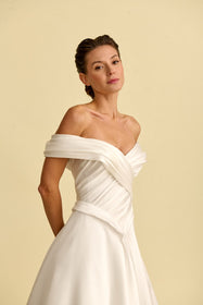 Load image into Gallery viewer, Romantik tasarımı, zarif dantel detayları ve modern çizgileriyle her gelin için özel olarak tasarlanmış A kesim, prenses ve balık model gelinlik koleksiyonu.