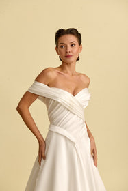 Load image into Gallery viewer, Romantik tasarımı, zarif dantel detayları ve modern çizgileriyle her gelin için özel olarak tasarlanmış A kesim, prenses ve balık model gelinlik koleksiyonu.