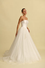 Load image into Gallery viewer, Romantik tasarımı, zarif dantel detayları ve modern çizgileriyle her gelin için özel olarak tasarlanmış A kesim, prenses ve balık model gelinlik koleksiyonu.