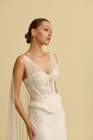 Görseli Galeri görüntüleyiciye yükleyin, Romantik tasarımı, zarif dantel detayları ve modern çizgileriyle her gelin için özel olarak tasarlanmış A kesim, prenses ve balık model gelinlik koleksiyonu.