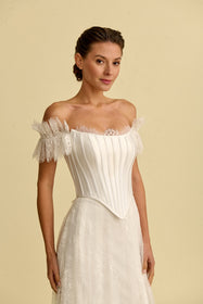 Görseli Galeri görüntüleyiciye yükleyin, Romantik tasarımı, zarif dantel detayları ve modern çizgileriyle her gelin için özel olarak tasarlanmış A kesim, prenses ve balık model gelinlik koleksiyonu.