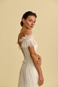 Görseli Galeri görüntüleyiciye yükleyin, Romantik tasarımı, zarif dantel detayları ve modern çizgileriyle her gelin için özel olarak tasarlanmış A kesim, prenses ve balık model gelinlik koleksiyonu.