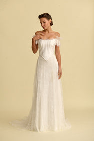 Görseli Galeri görüntüleyiciye yükleyin, Romantik tasarımı, zarif dantel detayları ve modern çizgileriyle her gelin için özel olarak tasarlanmış A kesim, prenses ve balık model gelinlik koleksiyonu.