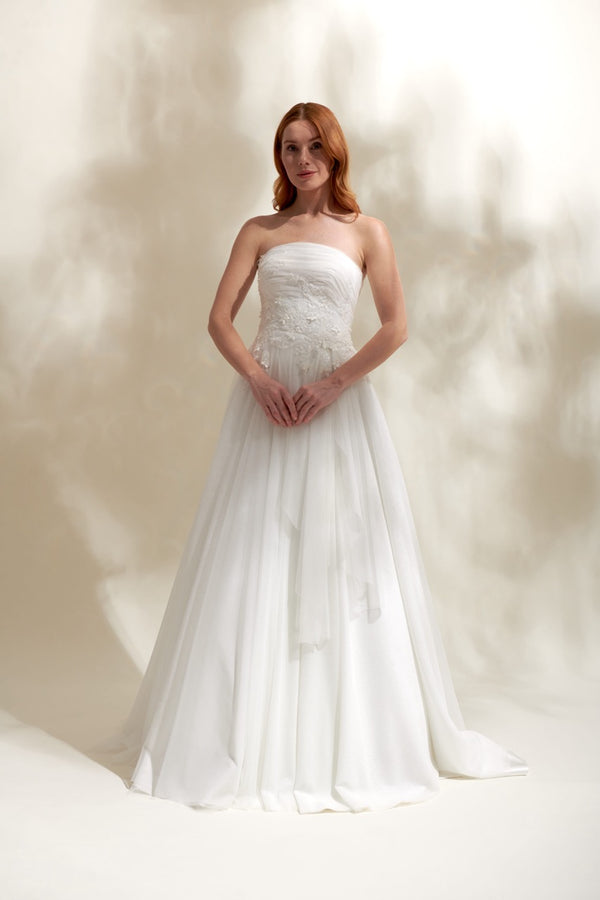 Akay A line gelinlik modeli, romantik dantel detaylı klasik A kesim düğün gelinliği