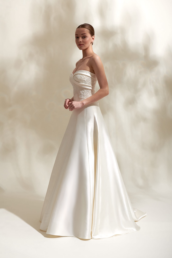 Akay A line gelinlik modeli, romantik siluetli klasik düğün gelinliği tasarımı