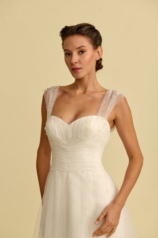 Akay A kesim bridal gelinlik, üstten oturan ve genişleyen zarif gelinlik modeli