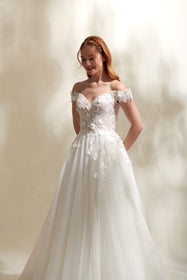 Load image into Gallery viewer, Akay kabarık prenses gelinlik modeli, ihtişamlı kabarık etek ve zarif üst detaylarıyla düğün gelinliği