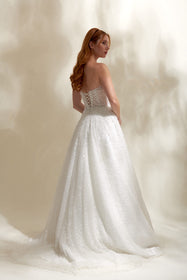 Load image into Gallery viewer, Akay prenses kesim işli kabarık gelinlik, gösterişli tül etekli ve dantel detaylı klasik bridal tasarım