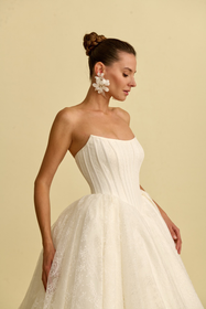 Görseli Galeri görüntüleyiciye yükleyin, Akay romantik prenses gelinlik, hacimli etek ve zarif işlemeli bridal couture model