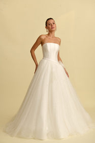 Görseli Galeri görüntüleyiciye yükleyin, Akay kabarık prenses gelinlik modeli, hacimli tül etek ve zarif dantel detaylı romantik prenses kesim gelinlik