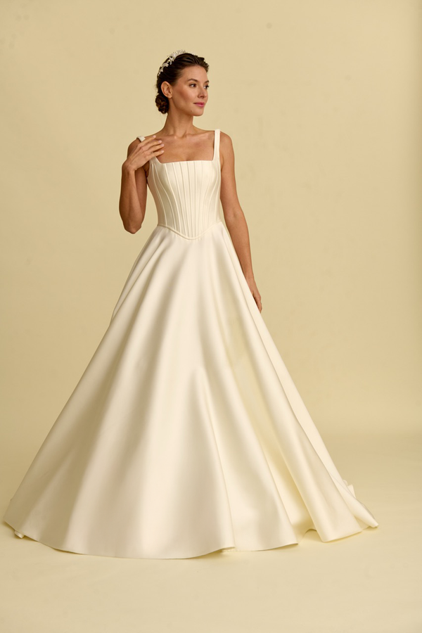 Akay kabarık prenses gelinlik modeli, prenses kesim kabarık etekli şık gelinlik tasarımı