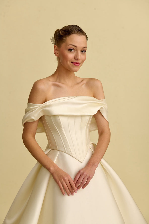 Akay kabarık prenses gelinlik modeli, prenses kesim kabarık etekli şık gelinlik tasarımı