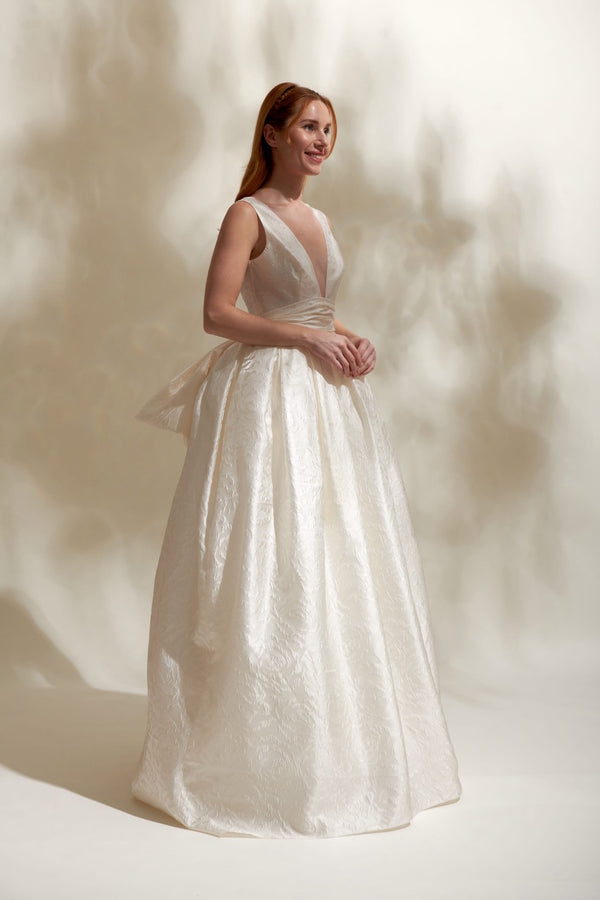 Akay romantik prenses gelinlik, hacimli etek ve zarif işlemeli bridal couture model