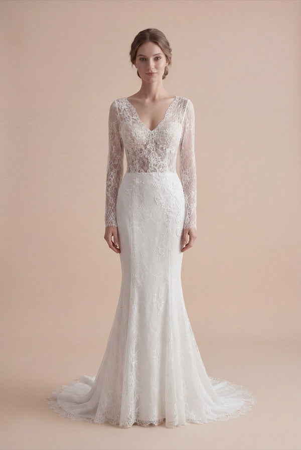 AKAY Gelinlik uzun kollu balık kesim dantel gelinlik modeli, transparan kollu ve derin V yaka detaylı romantik couture bridal tasarım.