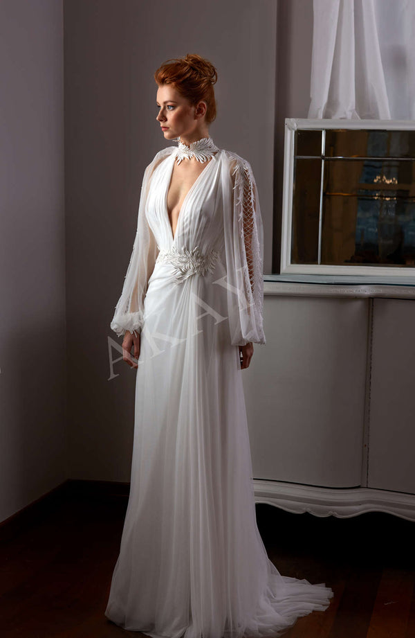 Akay düz v yaka kesim gelinlik modeli, modern ve zarif detaylarıyla nikah gelinliği