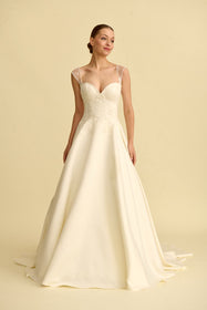 Load image into Gallery viewer, Romantik tasarımı, zarif dantel detayları ve modern çizgileriyle her gelin için özel olarak tasarlanmış A kesim, prenses ve balık model gelinlik koleksiyonu.
