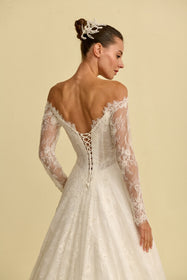 Load image into Gallery viewer, Romantik tasarımı, zarif dantel detayları ve modern çizgileriyle her gelin için özel olarak tasarlanmış A kesim, prenses ve balık model gelinlik koleksiyonu.
