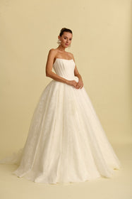 Load image into Gallery viewer, Romantik tasarımı, zarif dantel detayları ve modern çizgileriyle her gelin için özel olarak tasarlanmış A kesim, prenses ve balık model gelinlik koleksiyonu.
