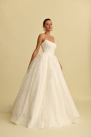 Load image into Gallery viewer, Romantik tasarımı, zarif dantel detayları ve modern çizgileriyle her gelin için özel olarak tasarlanmış A kesim, prenses ve balık model gelinlik koleksiyonu.
