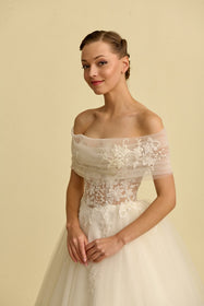 Görseli Galeri görüntüleyiciye yükleyin, Romantik tasarımı, zarif dantel detayları ve modern çizgileriyle her gelin için özel olarak tasarlanmış A kesim, prenses ve balık model gelinlik koleksiyonu.
