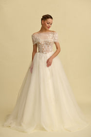 Görseli Galeri görüntüleyiciye yükleyin, Romantik tasarımı, zarif dantel detayları ve modern çizgileriyle her gelin için özel olarak tasarlanmış A kesim, prenses ve balık model gelinlik koleksiyonu.
