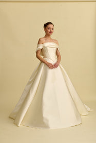 Görseli Galeri görüntüleyiciye yükleyin, Romantik tasarımı, zarif dantel detayları ve modern çizgileriyle her gelin için özel olarak tasarlanmış A kesim, prenses ve balık model gelinlik koleksiyonu.
